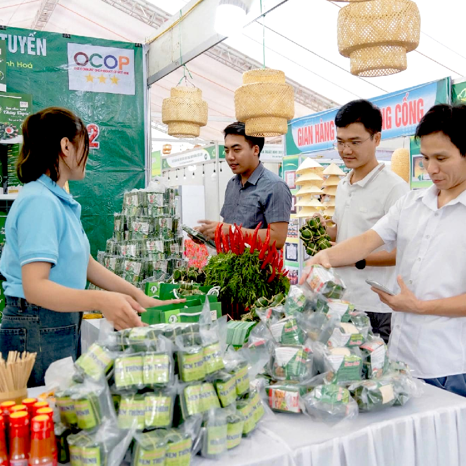 Gian hàng Nem Thắng Tuyến tại Hội chợ OCOP 2025